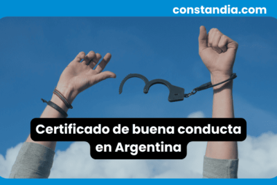 Manos liberándose de unas esposas como símbolo del certificado de buena conducta en Argentina.